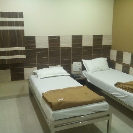 Hotel Crystal Surat Dış mekan fotoğraf